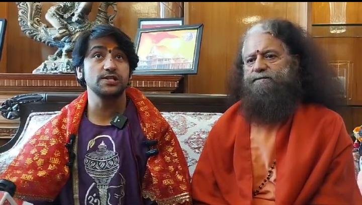 चिंतनः धीरेंद्र कृष्ण शास्त्री ने परमार्थ निकेतन में की पत्रकार वार्ता, दिया ये संदेश…