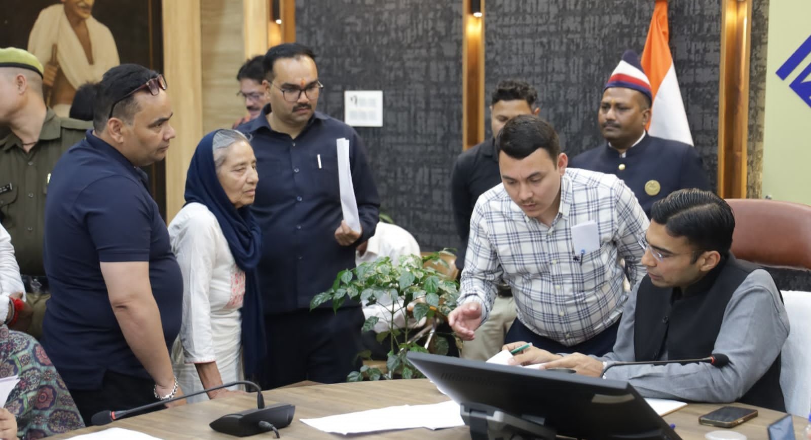 जनता दर्शन में 170 शिकायतें, डीएम सविन बंसल ने कई मामलों का मौके पर किया समाधान…